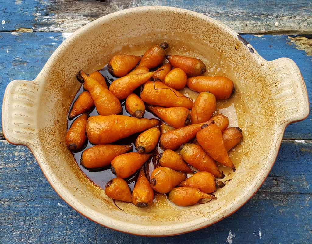 Balsamic baked carrots