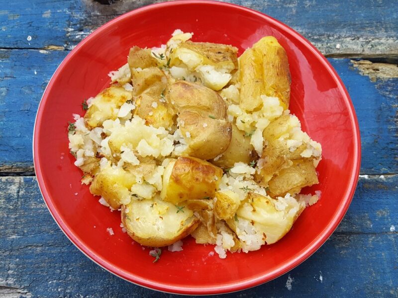 Smashed potatoes with garlic and thyme