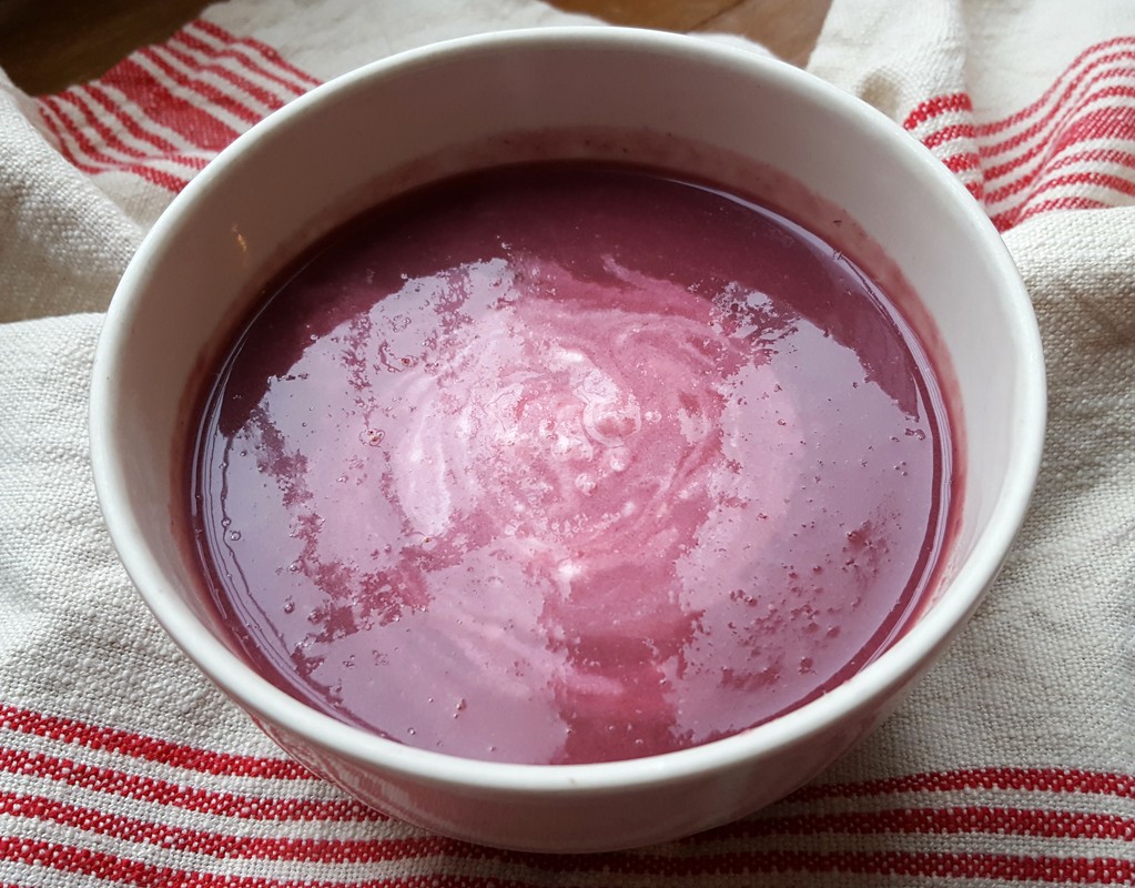 Red cabbage and apple soup