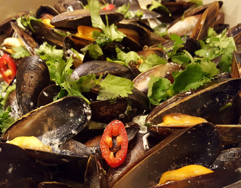 Thai-style mussels