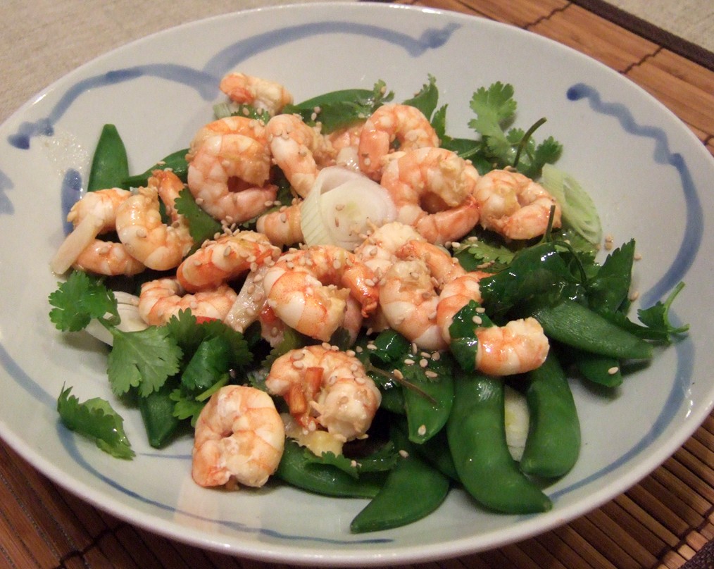 Steamed spiced prawns with sugarsnaps