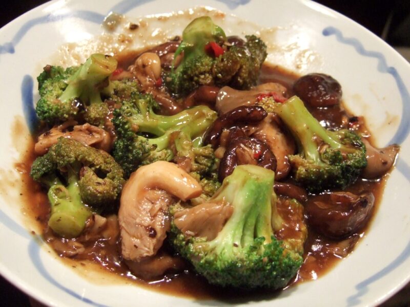 Broccoli and mushroom stir-fry with black bean sauce