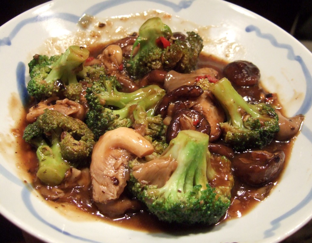 Broccoli and mushroom stir-fry with black bean sauce