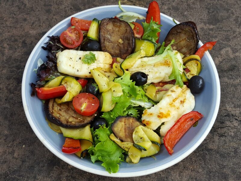 Grilled vegetables & halloumi salad