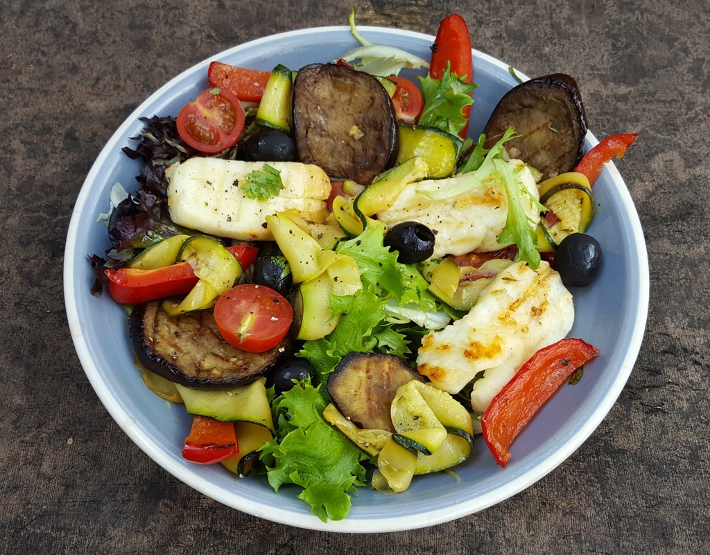 Grilled vegetables & halloumi salad