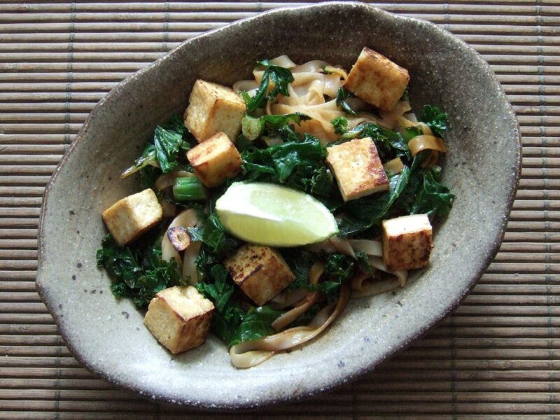 Noodles with tofu and kale