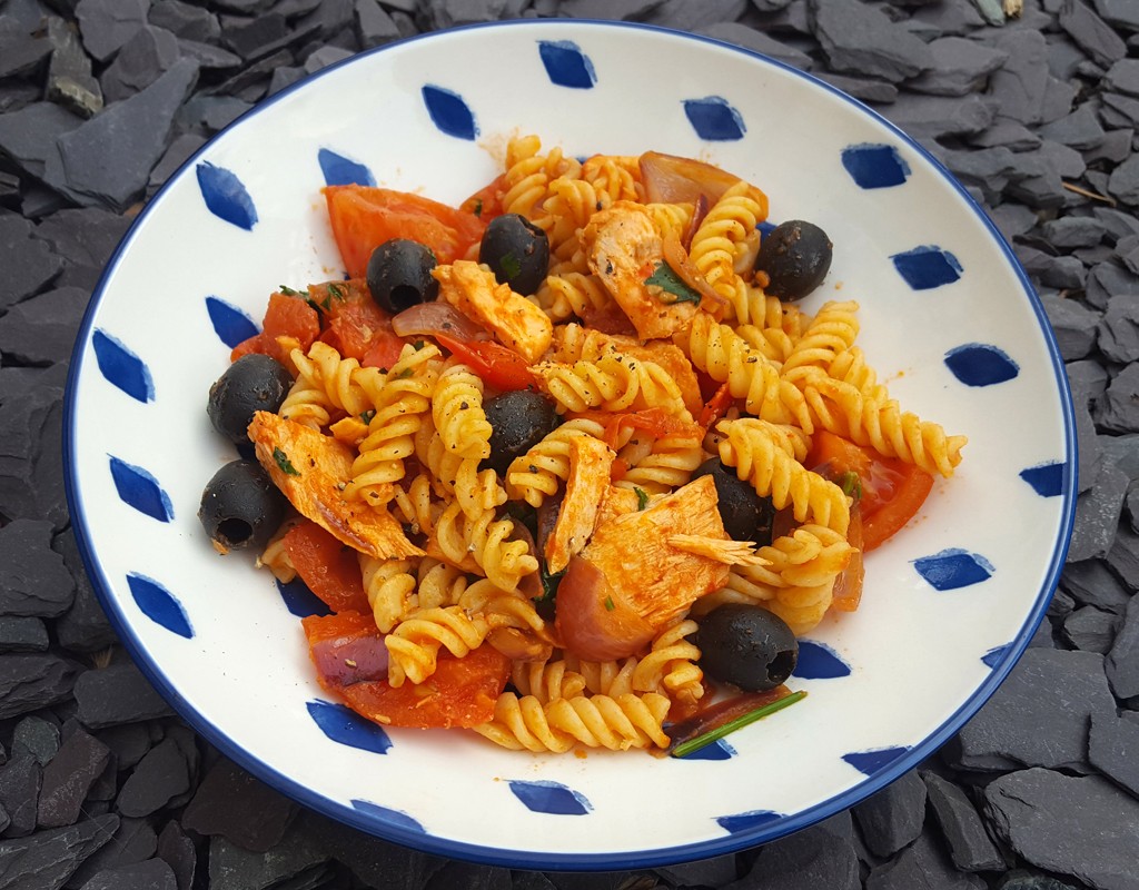 Pasta with salmon and black olives