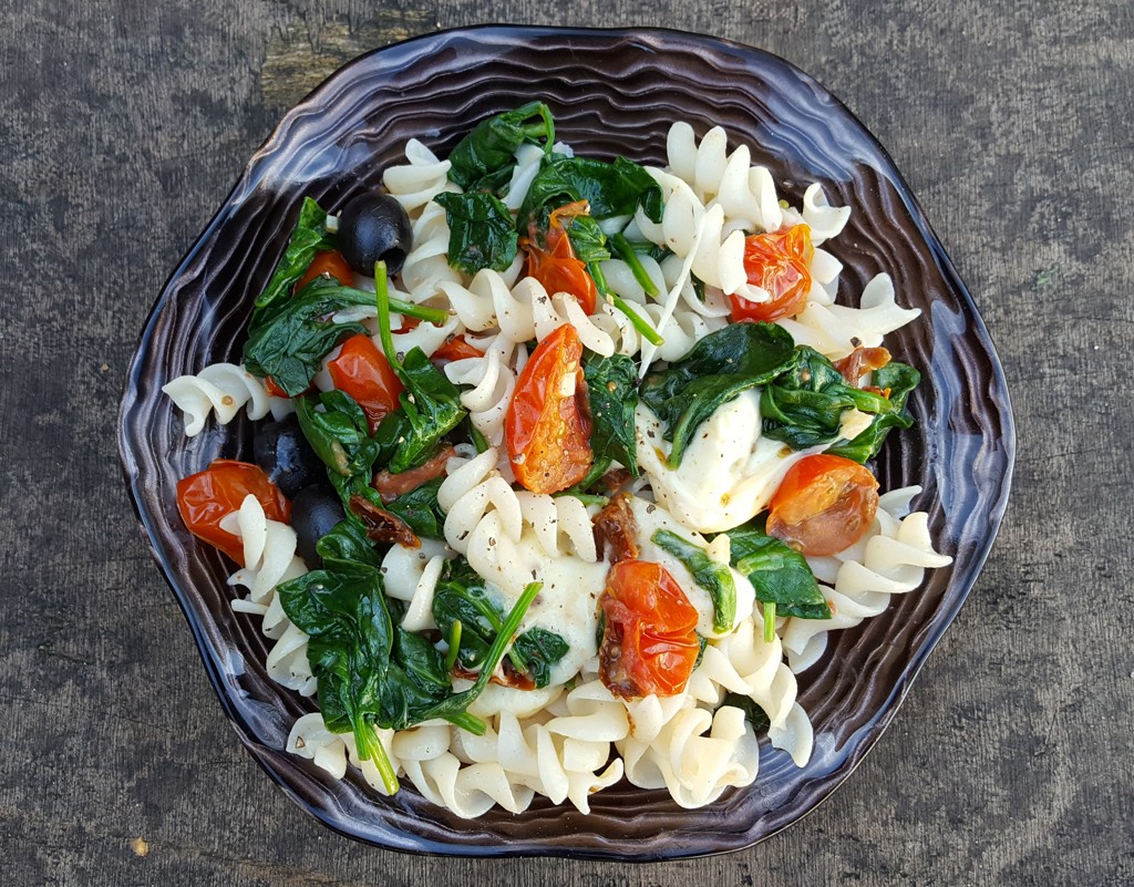 Spinach, tomato and mozzarella pasta