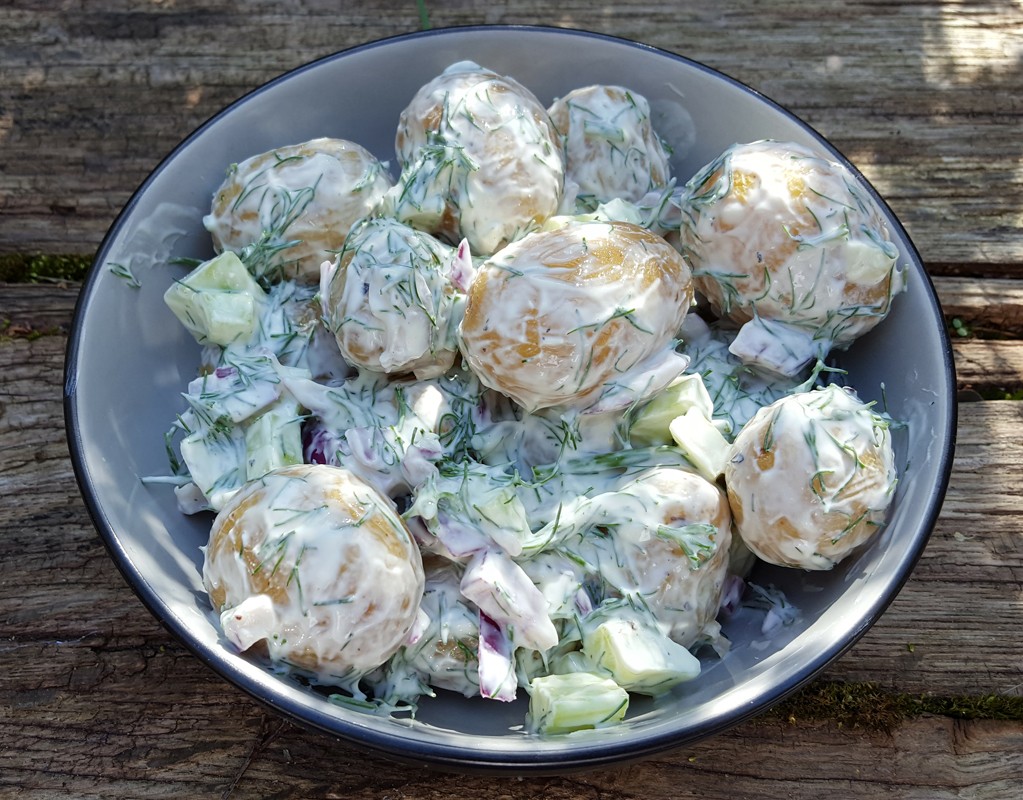 Creamy potato salad with dill