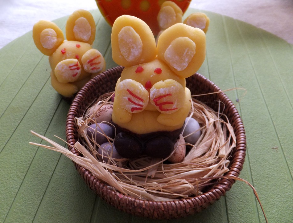 Marzipan Easter bunnies