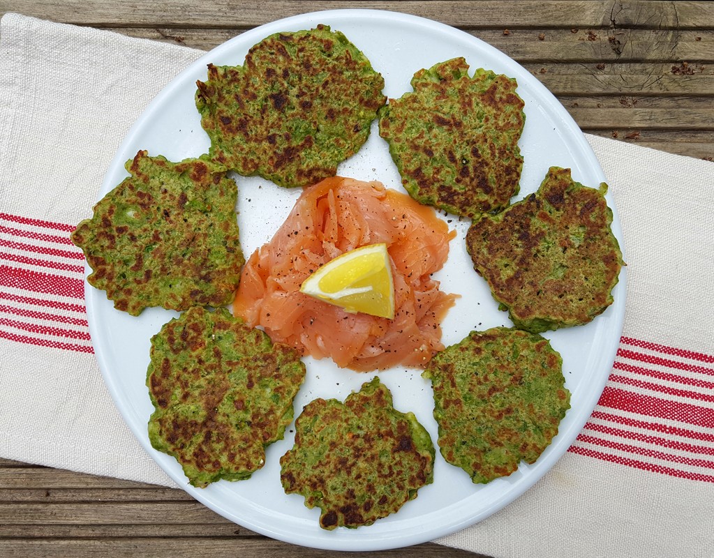 Pea and halloumi fritters