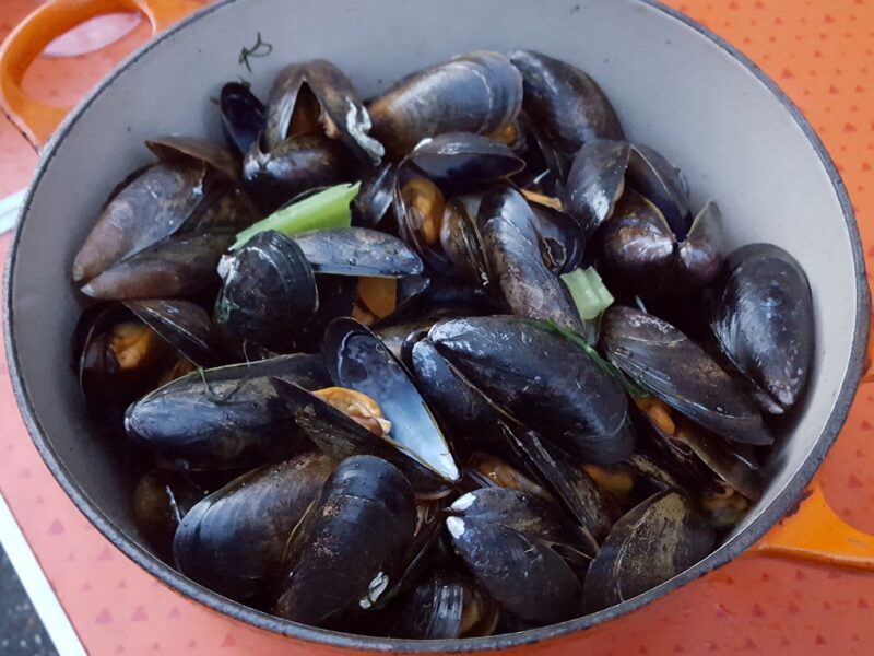 White Wine and Dill Mussels