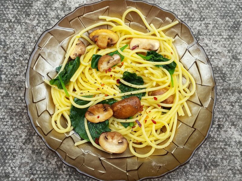 Spaghetti with mushroom and spinach