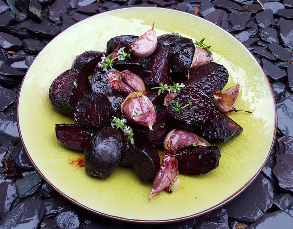 Roasted beetroot with garlic and thyme