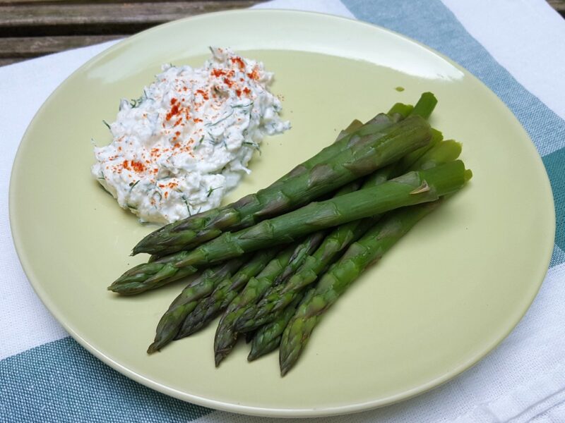 Asparagus with feta and dill dip