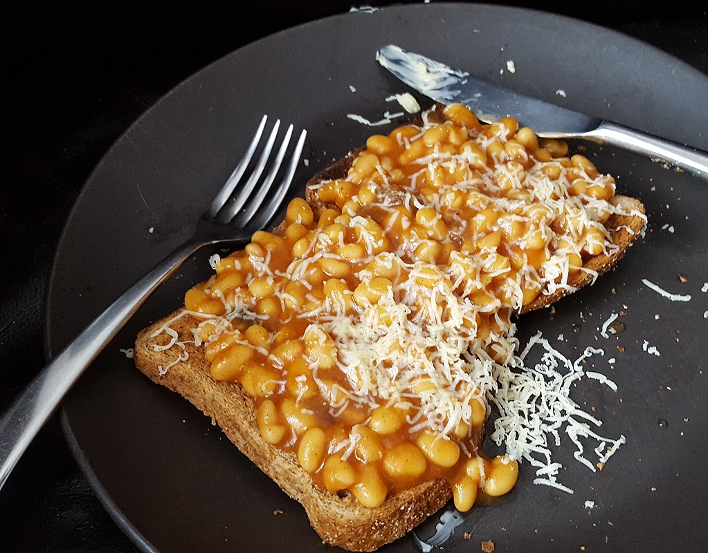 Easy curried baked beans