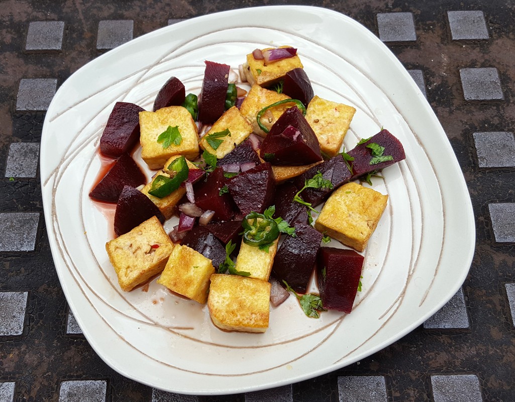 Sweet and spicy tofu and beetroot salad