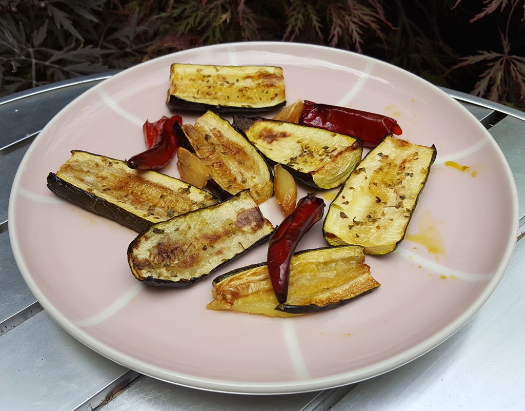 Baked courgette with chilli