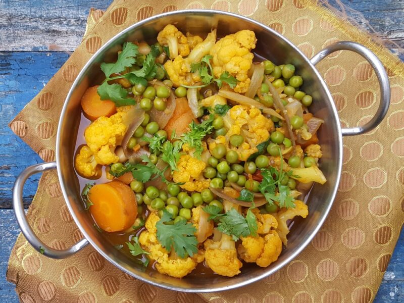 Cauliflower and pea curry