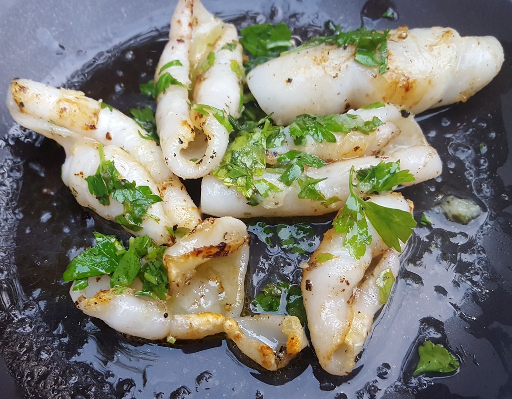 Grilled squid with garlic & parsley