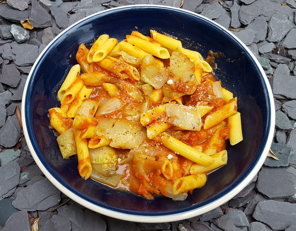 Pasta with tomato sauce and chicory