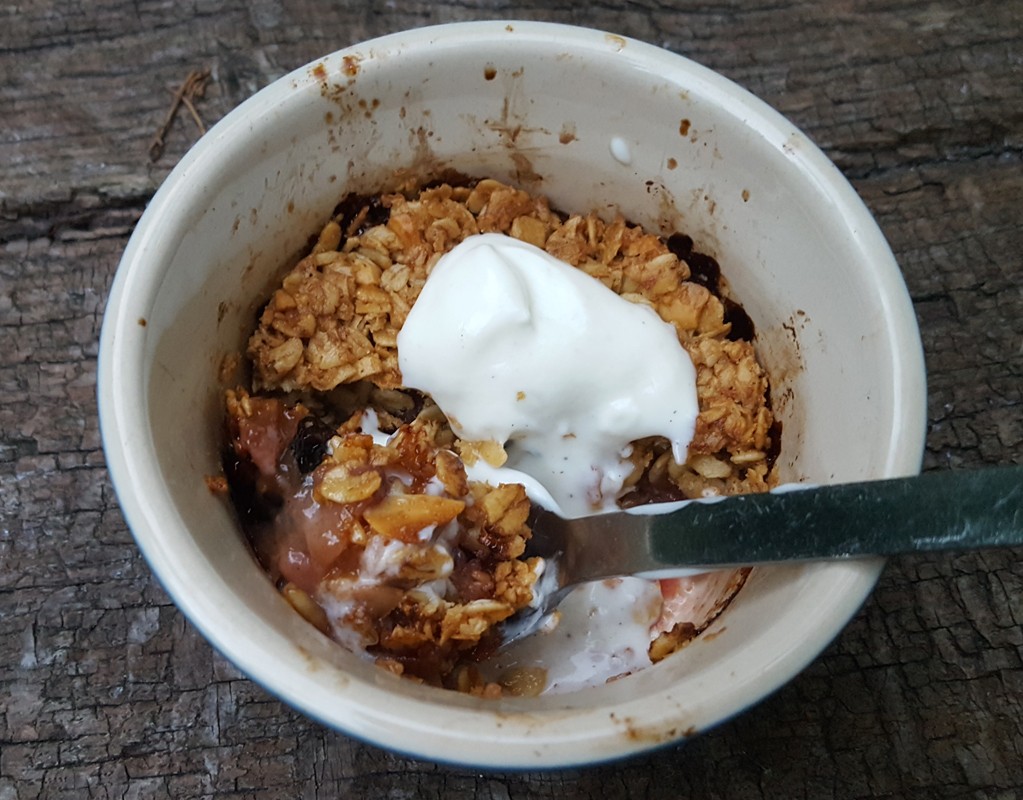 Peach & almond oaty crumble