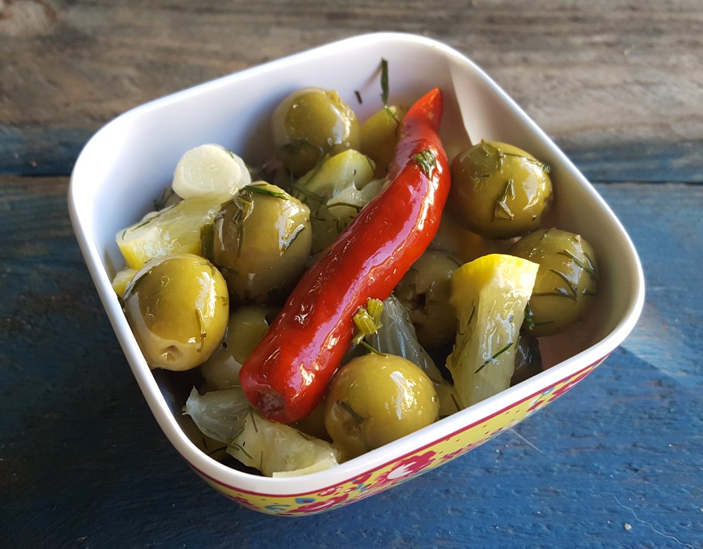 Dill and lemon olives