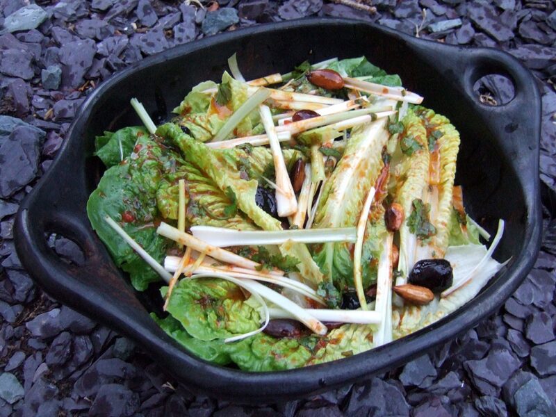 Green salad with Harissa dressing