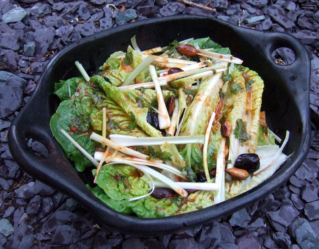 Green salad with Harissa dressing