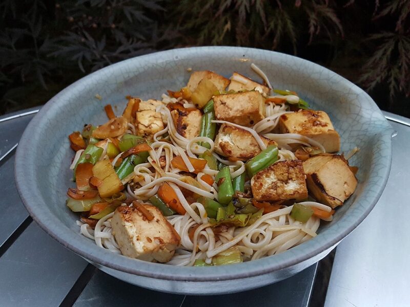 Noodles with stir-fried tofu and vegetables