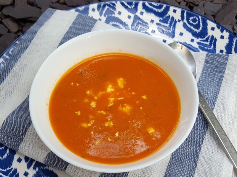 Roasted tomato and garlic soup