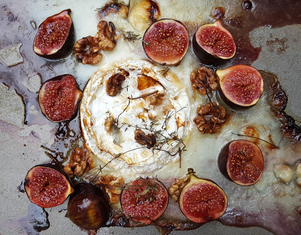 Baked Camembert with figs and walnuts