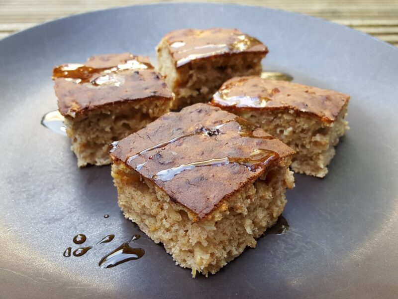 Banana and oat snack cake