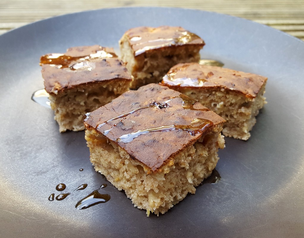 Banana and oat snack cake