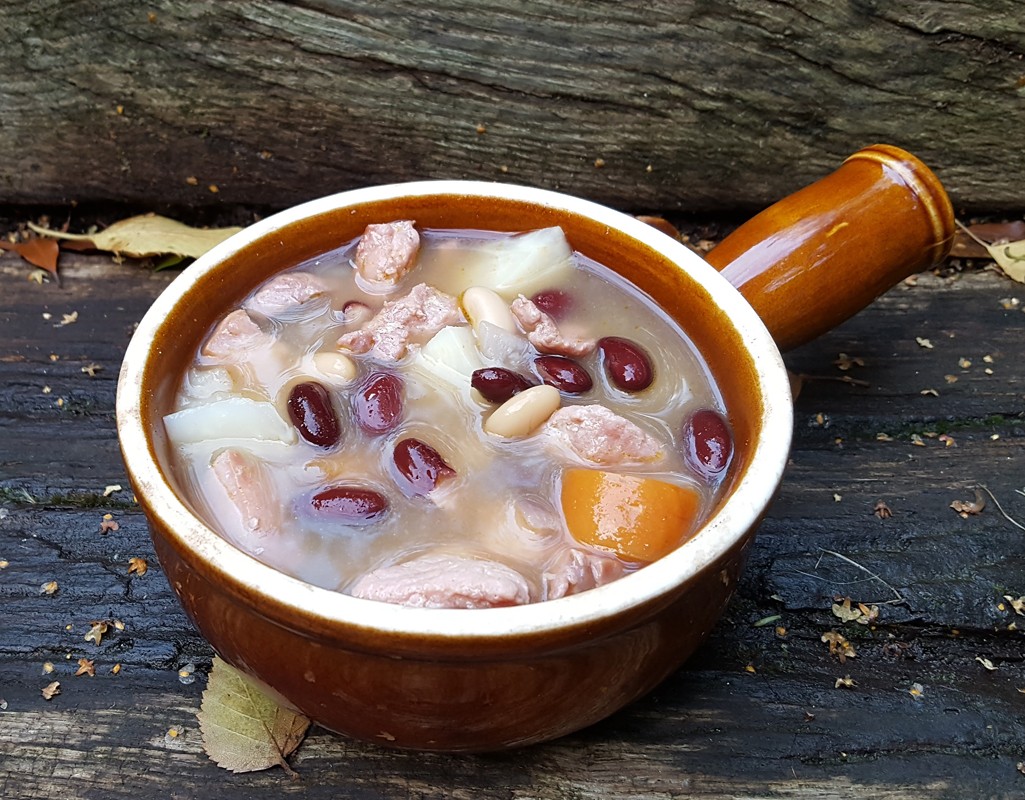 Bean soup with gammon