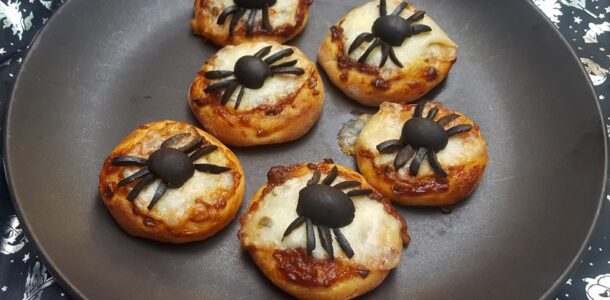 Mini spider pizzas