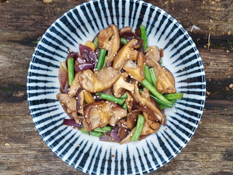 Stir-fried Shiitake mushrooms and green beans