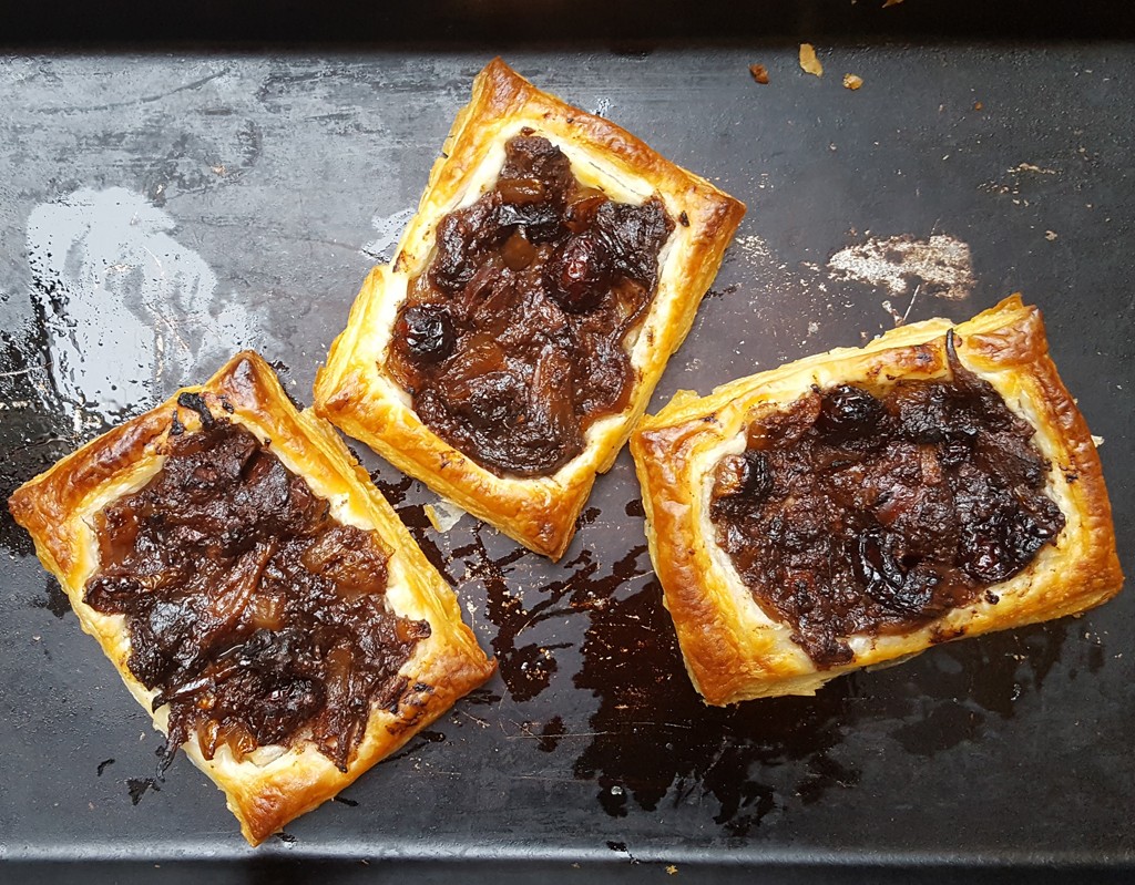 Duck liver and mushroom tarts