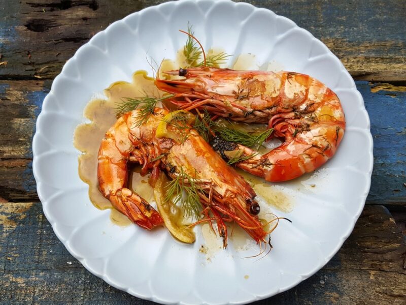 Jumbo prawns with Champagne and dill sauce