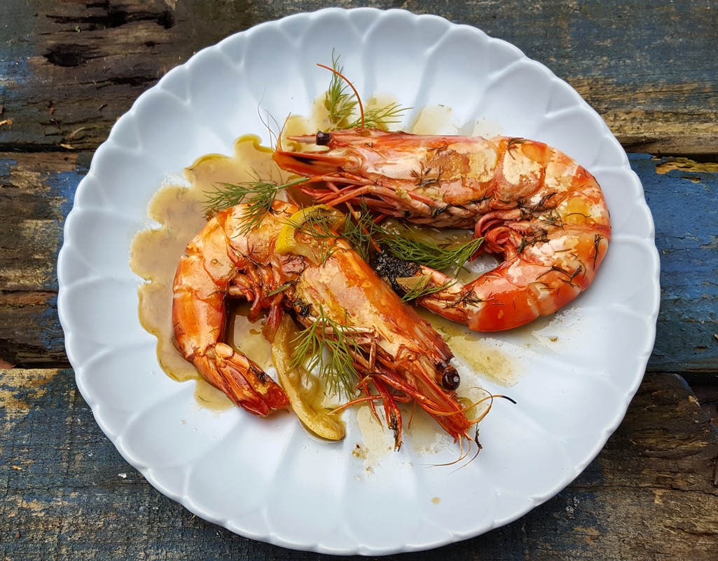 Jumbo prawns with Champagne and dill sauce