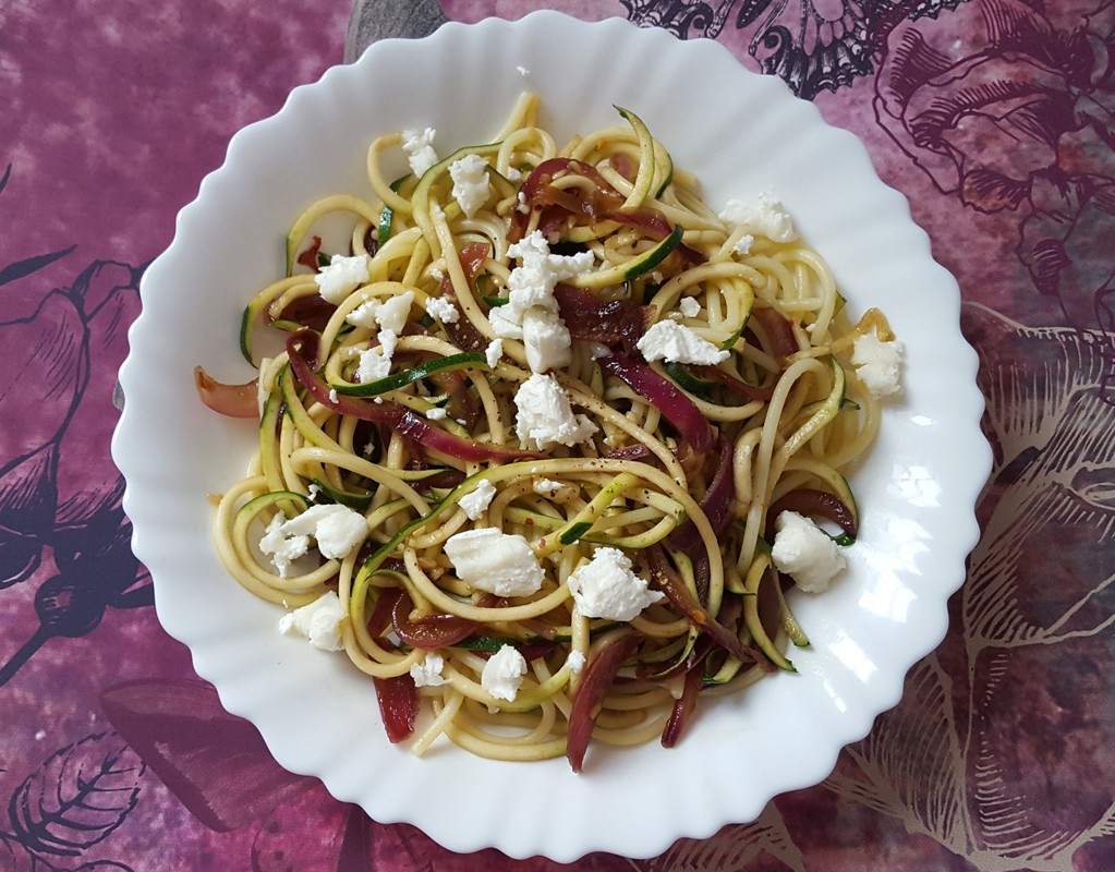 Spaghetti with courgetti and caramelised onion