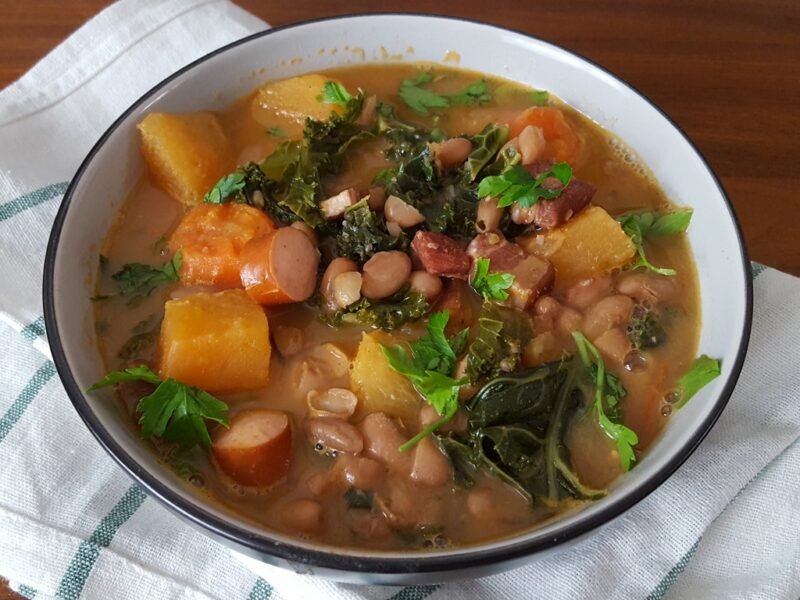 Hungarian bean soup with Speck