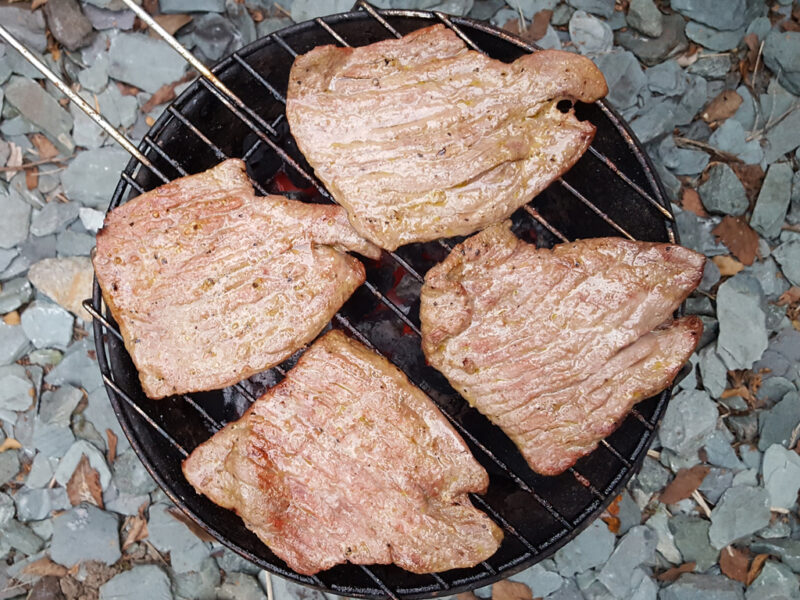 Grilled minute steaks with cumin and garlic