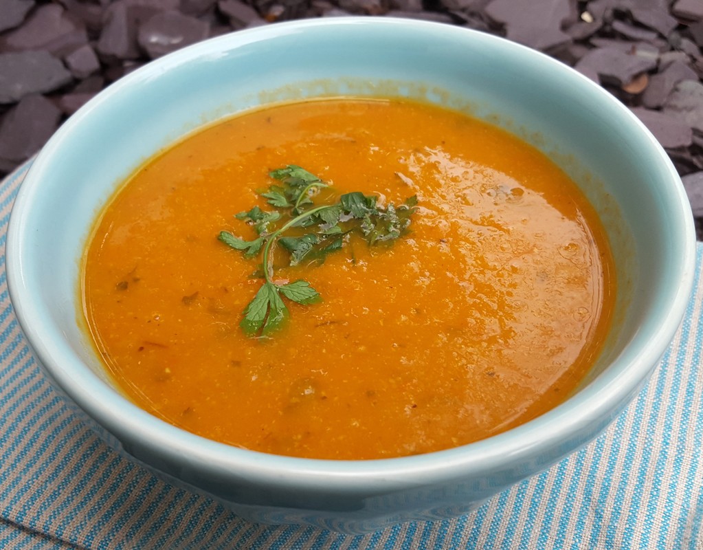 Roasted tomato and chickpea soup