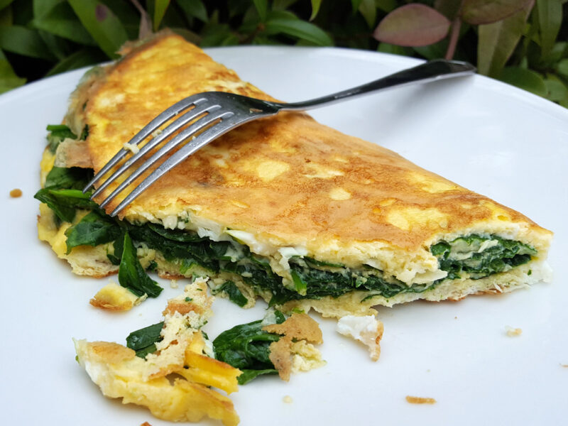 Spinach halloumi omelette