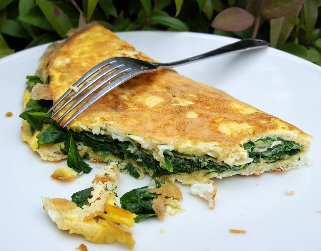 Spinach halloumi omelette