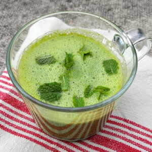 Sweet pea and spinach soup