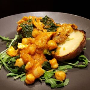 Baked potatoes with chicken and chickpeas