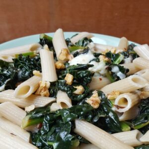 Mozzarella and kale pasta