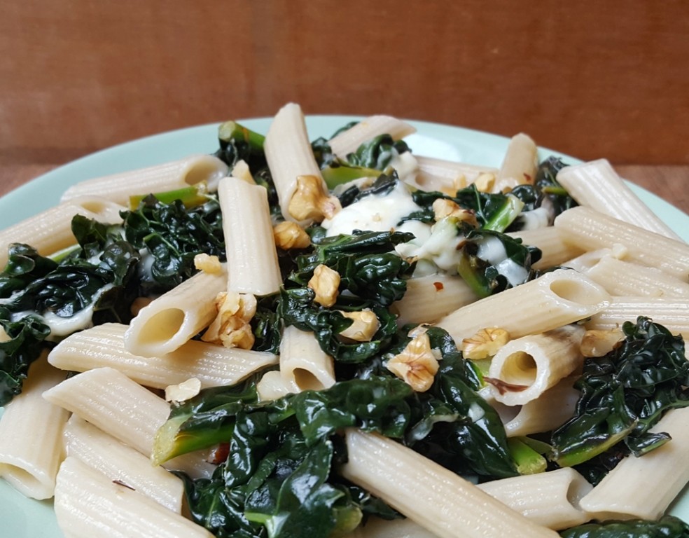 Mozzarella and kale pasta